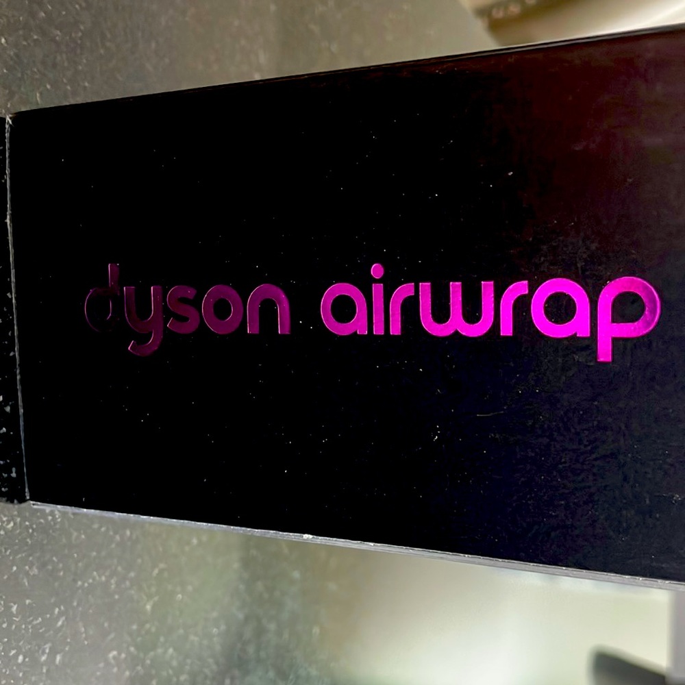 NEW NEVER USED Dyson airwrap 40mm/1.6 Barrell. Silver and fuchsia